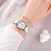 Women's watch and bracelet. Gift set.
