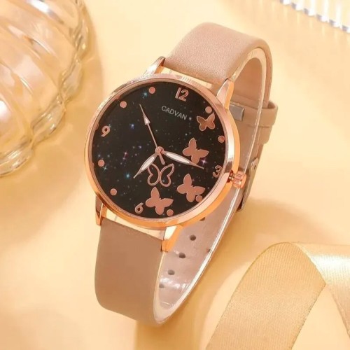 Подарочный набор. Кварцевые наручные часы и браслет 5 шт с искусственными черными вставками-1