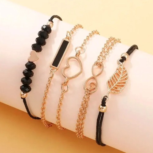 Подарочный набор. Кварцевые наручные часы и браслет 5 шт с искусственными черными вставками-3