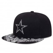  Baseball cap with a straight visor Embroidery star.